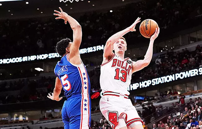 Los Chicago Bulls remontaron un déficit de 24 unidades para vencer el martes 113-111 a los Philadelphia 76ers