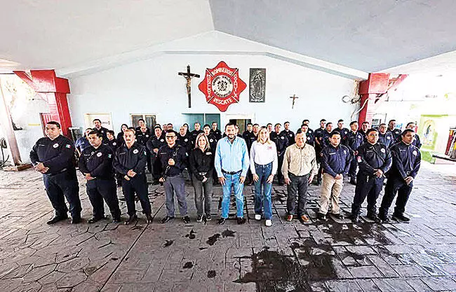 El alcalde Carlos Fernando Villarreal Pérez, visitó ayer las instalaciones de Bomberos y Protección Civil