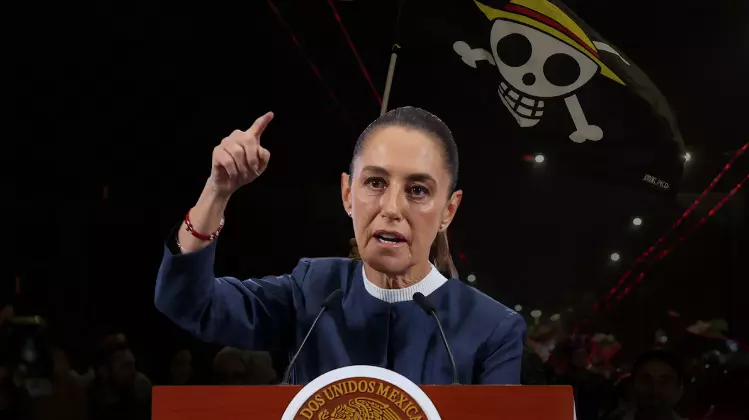 La presidenta Sheinbaum cuestionó que la convocatoria a la manifestación sea hecha por cuentas de IA en redes sociales.