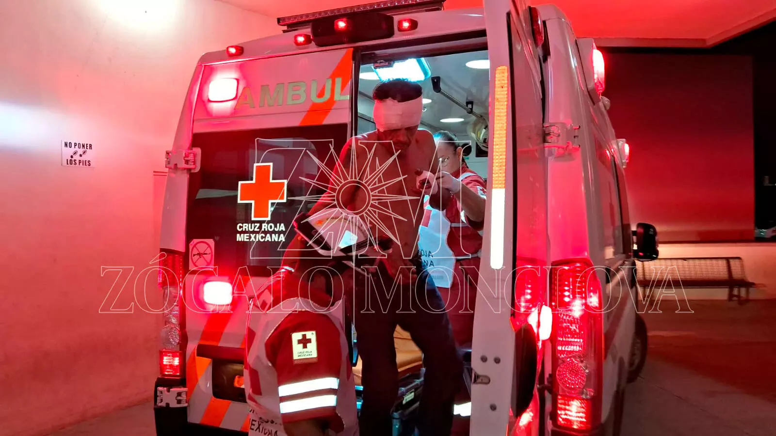 Paramédicos de la Cruz Roja acudieron al sitio y trasladaron al lesionado al Hospital General Amparo Pape de Benavides, donde permanece bajo atenció