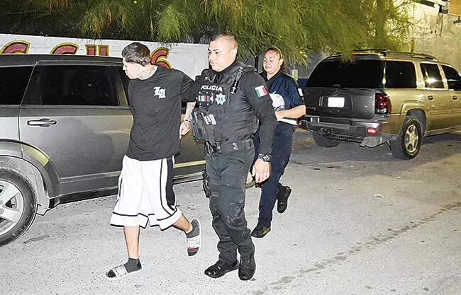 Un joven identificado como Gael Estrada, de 19 años de edad y vecino de la colonia Del Río, fue detenido por elementos de la Policía Municipal.