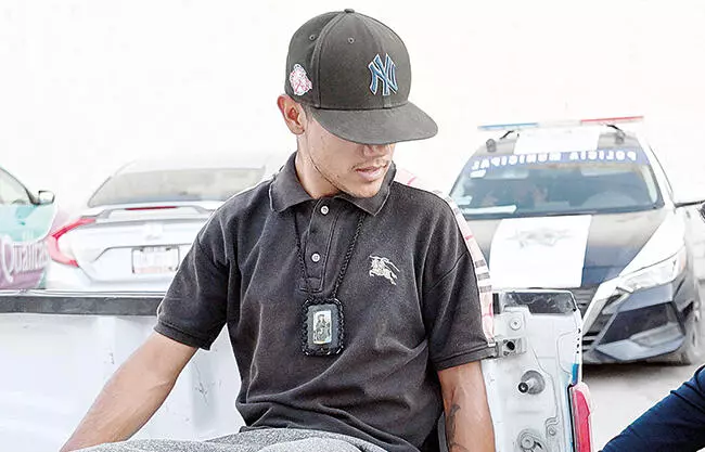 La tarde de ayer, un joven identificado como Daniel, fue arrestado por elementos de la Policía Municipal, luego de protagonizar una fuerte discusión