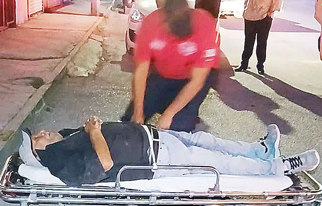 Resultó lesionado luego de sufrir una fuerte caída cerca del Salón de Pensionados