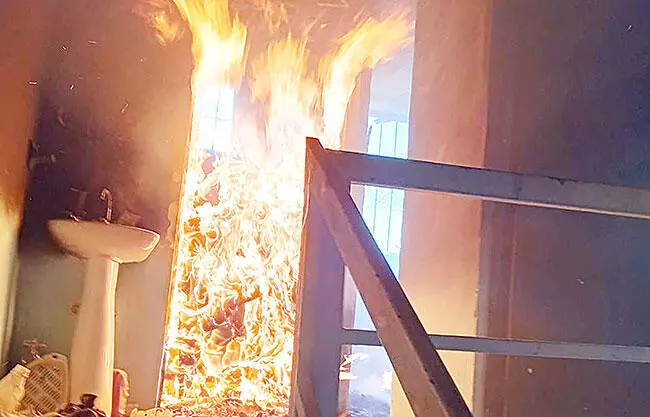 El fuego dejó como saldo la pérdida total estructural de una vivienda y una persona con quemaduras de primer grado