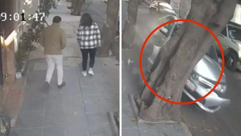 La pareja casi es arrollada por un automóvil que pasaba justo por la zona, por lo que vecinos mostraron su molestia en contra del conductor