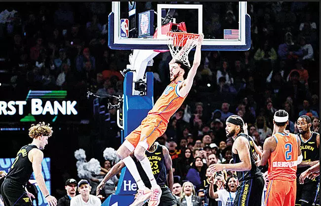 Los Oklahoma City Thunder arrollaron a sus rivales, los Golden State Warriors, por 126-102