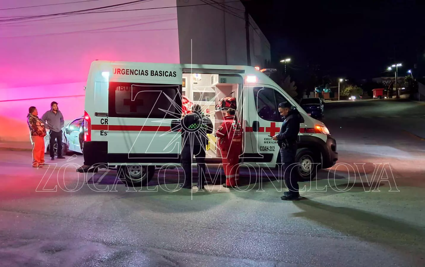 Un aparatoso accidente registrado por la noche en la colonia Telefonista dejó como saldo varias personas lesionadas y cuantiosos daños materiales