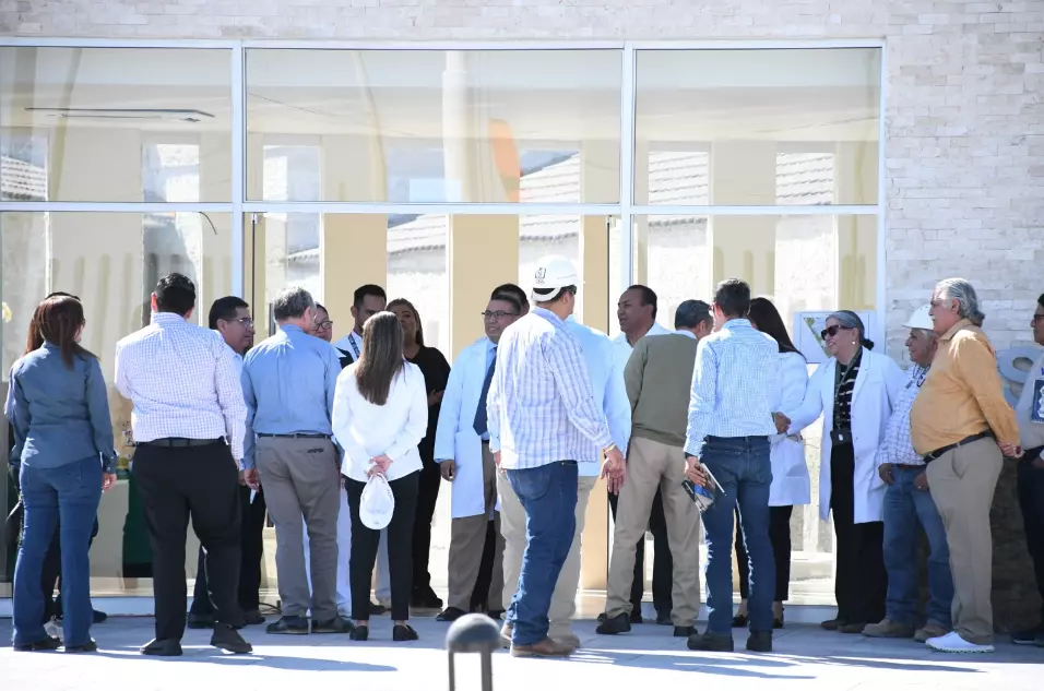 Tras su reciente visita a la Clínica 51, evitó a toda costa ser entrevistado sobre el caso de los pacientes afectados por cirugías de cataratas