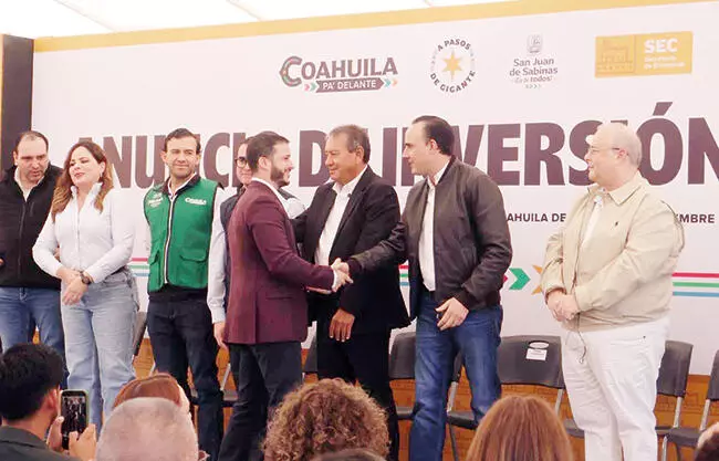 Junto a directivos de la empresa, Manolo Jiménez hace anuncio oficial