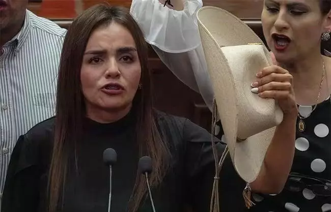 La alcaldesa de Uruapan exigió a las autoridades incluir en sus investigaciones a Leonel Godoy, Raúl Morón y al ex presidente municipal Nacho Campo