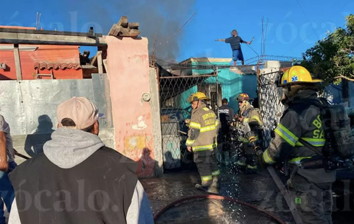 El hombre fue esposado y llevado en una patrulla a los separos municipales, quedando a disposición del Ministerio Público.
