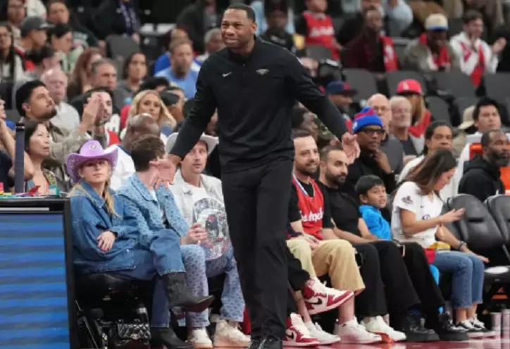 Willie Green se convirtió en el primero de los entrenadores cesados de su cargo esta campaña luego de un terrible inicio de 2-10 con los New Orleans
