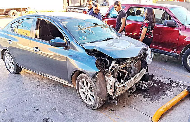 El accidente dejó como saldo miles de pesos en daños materiales