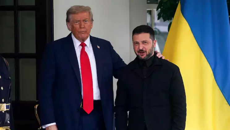 Zelenski ha dicho que está en una situación difícil pues tiene dos opciones: perder la dignidad ante Rusia o perder el apoyo de EU.