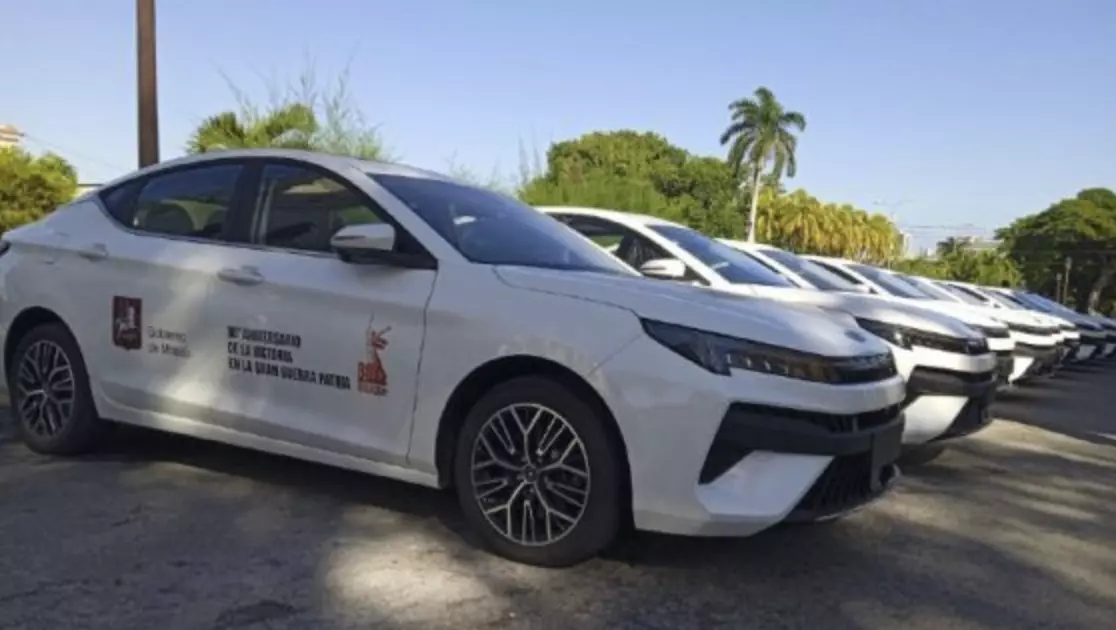 Manifestó que es un honor realizar esta entrega de autos que jugarán su papel en la escena de la salud pública para el beneficio de la sociedad cu