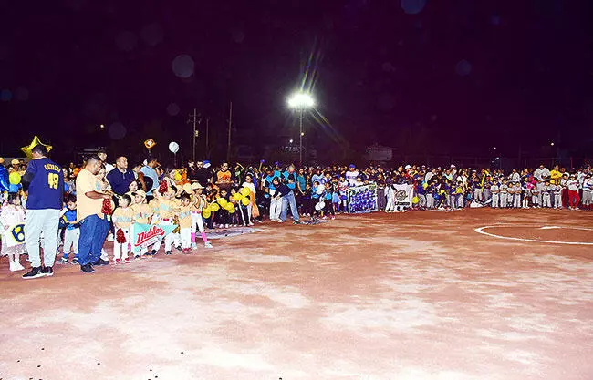 Con un total de 60 equipos en competencia, se puso en marcha ayer sobre el diamante de Sultanes la Liga de Beisbol Infantil más añeja de la región
