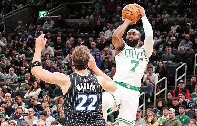 Los Celtics vencieron al diezmado Magic de Orlando la noche del domingo
