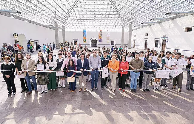 Junto al secretario Enrique Martínez, entregó reconocimientos del concurso y puso en marcha nuevas acciones formativas