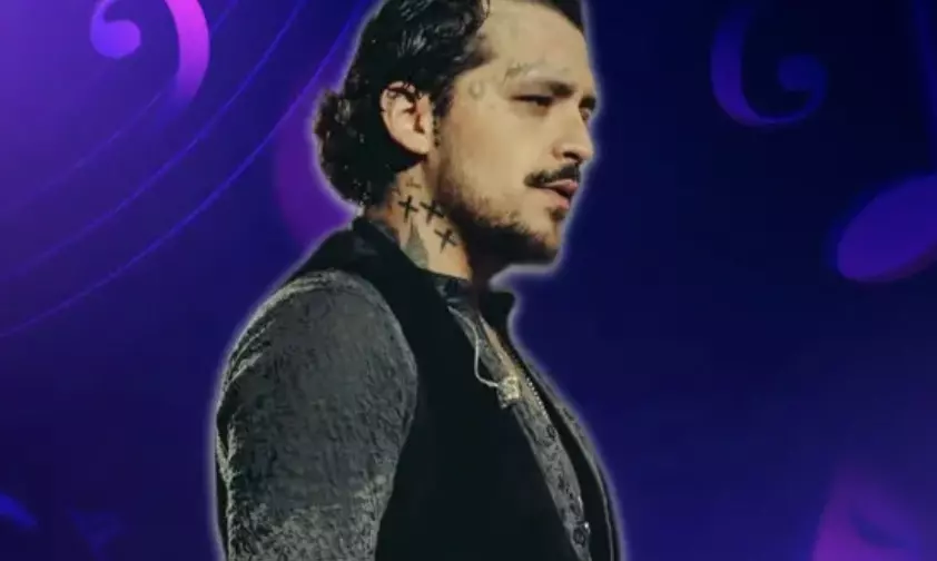 Christian Nodal volvió a acaparar la atención tras interpretar Stand By Me en un concierto.