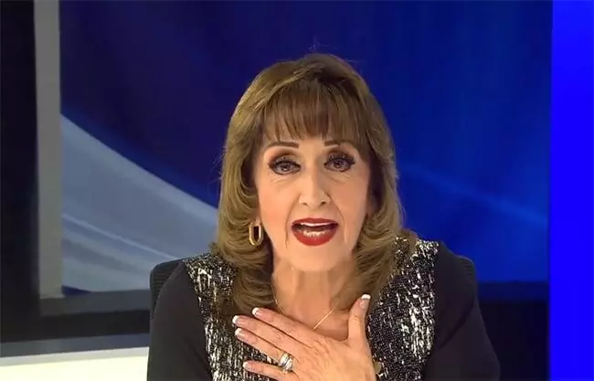 La licenciada María Julia Lafuente condujo su último noticiero en Telediario Mediodía, toda vez que hará una pausa en su carrera