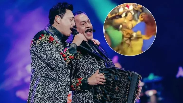 La agrupación mexicana estaba cantando “La puerta abierta”, uno de sus principales éxitos, mientras las espectadoras se hicieron de golpes