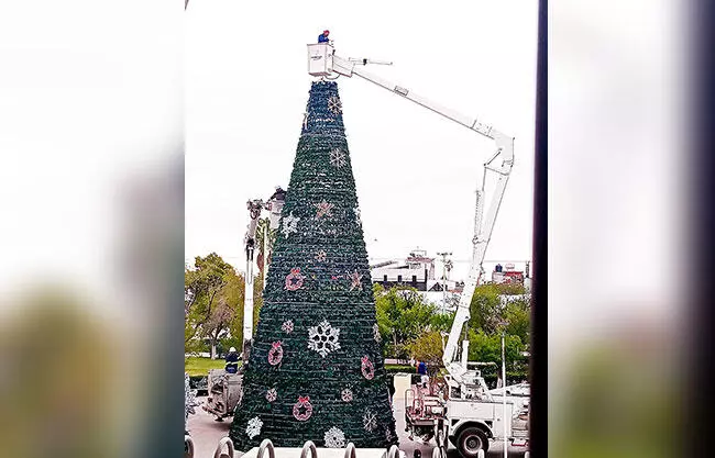 Enciende Sara Irma Pérez la magia navideña en Frontera