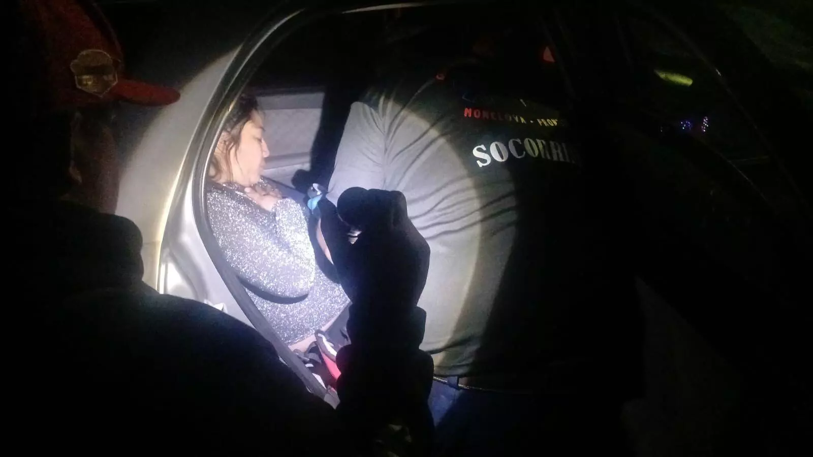 De acuerdo con los primeros reportes, la discusión se originó cuando la pareja de la afectada le informó que acudiría a trabajar en el turno noctu