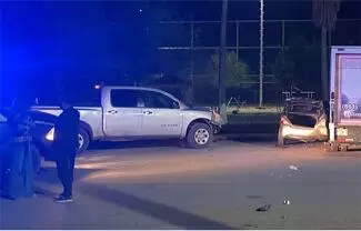 Reclama supuesta infidelidad y embiste el auto en el que viajaba su marido y una mujer que lo acompañaba