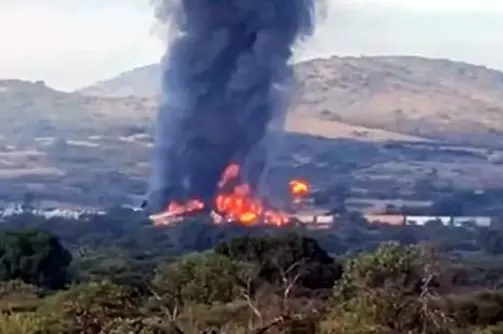 Materiales inflamables como alcohol etílico y etanol provocaron una explosión en el municipio de Tepetitlán, Hidalgo, tras el descarrilamiento de un tren de carga