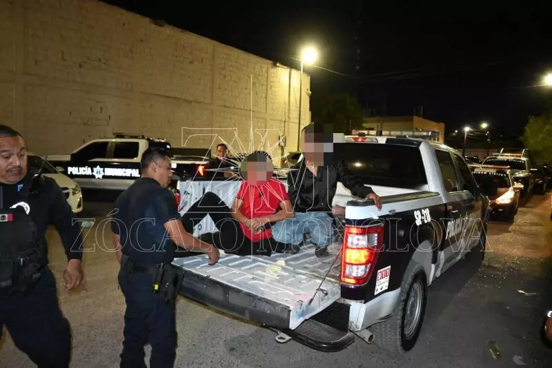 Tras su detención, fueron trasladados a las instalaciones de la Comandancia Municipal para su resguardo y notificación a sus padres o tutores, mientras que la motocicleta fue remolcada al corralón municipal por una grúa.