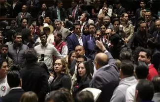 Con 355 votos a favor y 132 en contra de la Oposición, la mayoría aprobó reducirle a organismos y poderes autónomos