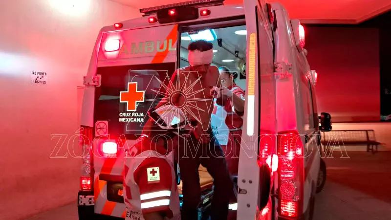 Paramédicos de la Cruz Roja acudieron al sitio y trasladaron al lesionado al Hospital General Amparo Pape de Benavides, donde permanece bajo atención médica.