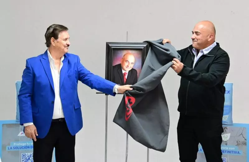 Durante la ceremonia, el actual presidente de la CMIC, Humberto Prado, destacó el trabajo de Williamson, quien logró incrementar el número de agrem