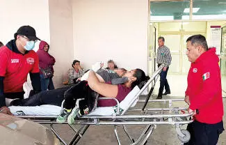 Una madre de familia y su pequeño hijo de tres años, resultaron lesionados