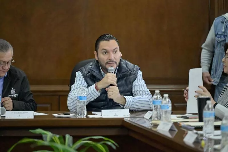 La capacidad de las dos naves que se encuentran listas para operar, dijo, es de más de 5 mil metros cuadrados, suficientes para cubrir el requerimiento de las empresas que están en la búsqueda de una sede para su instalación.