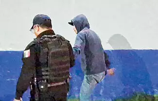 Un joven vecino de la colonia Veteranos, fue arrestado la madrugada del martes luego de protagonizar un violento altercado con su propia familia