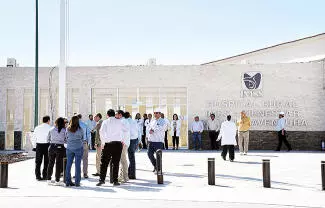 José Valeriano Ibáñez supervisa el estado de las instalaciones que llevan meses de retraso