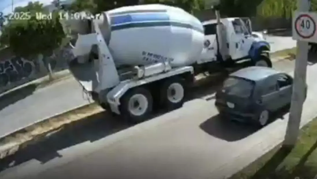 Una cámara de seguridad registró el momento exacto del incidente. 