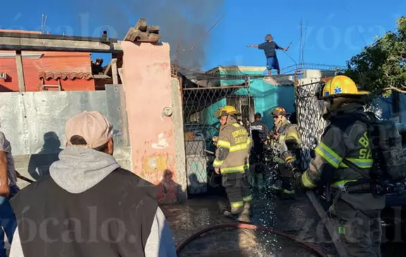 El hombre fue esposado y llevado en una patrulla a los separos municipales, quedando a disposición del Ministerio Público.