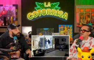 Los videos muestran como los hombres cargan consigo herramienta especializada para romper puertas