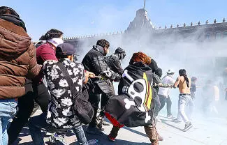 Desestima la Presidenta el movimiento, alegando que está motivado y apoyado por la oposición