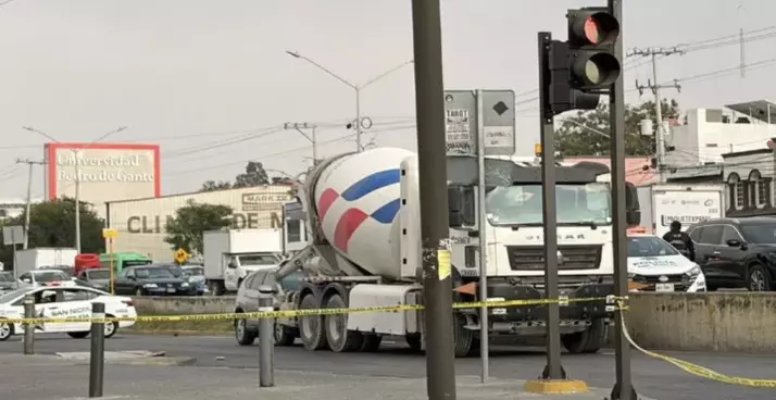 Al llegar a la altura de la avenida Los Árboles fue sorprendido por dos hombres que se desplazaban en una motocicleta negra.