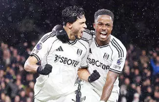 El Fulham sacó una victoria a la mexicana en la Premier League