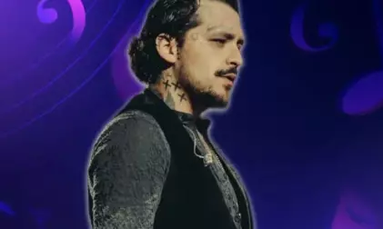 Christian Nodal volvió a acaparar la atención tras interpretar Stand By Me en un concierto.