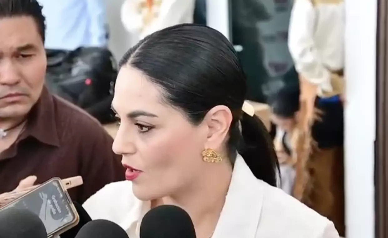 Luz Elena Morales, presidenta del Congreso del Estado, felicitó al alcalde Carlos Fernando Villarreal Pérez por presentar su informe de resultados.