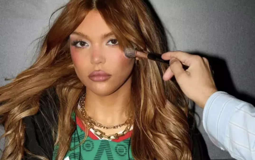 Bu Cuarón reacciona a comentarios tras abrir el concierto de Dua Lipa, explica el contexto y habla de su experiencia en un estadio por primera vez.