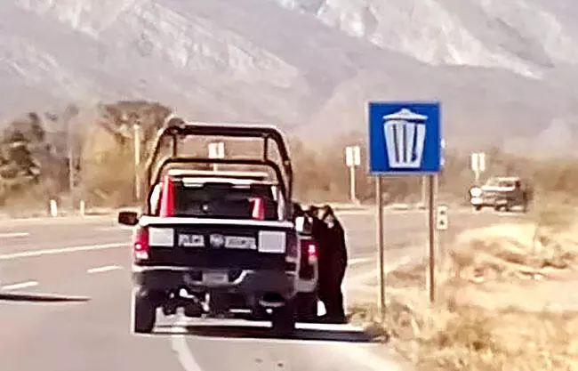 Los uniformados quitaron a un paisano 200 dólares, según evidenció una usuaria de redes sociales, guardando la identidad del connacional