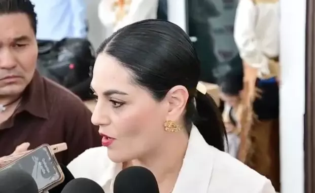 Luz Elena Morales, presidenta del Congreso del Estado, felicitó al alcalde Carlos Fernando Villarreal Pérez por presentar su informe de resultados.