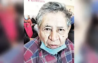 El señor Cristino Herrera, paciente originario de la Villa de Palaú, se mostró agradecido hasta la emoción