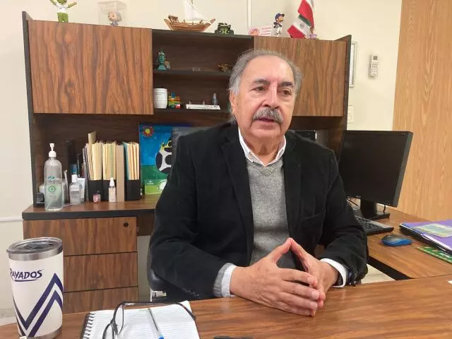 Se menciona que el docente fue atendido en el Hospital del ISSSTE, por lo tanto, esta institución cuenta con todo su historial clínico 